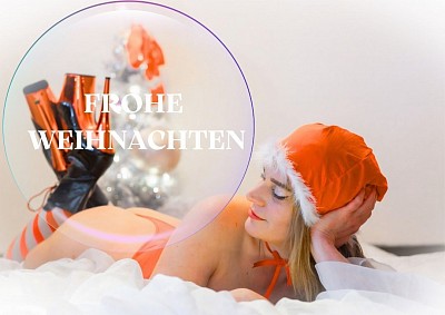Erotische Frau auf schwarzem Hintergrund
